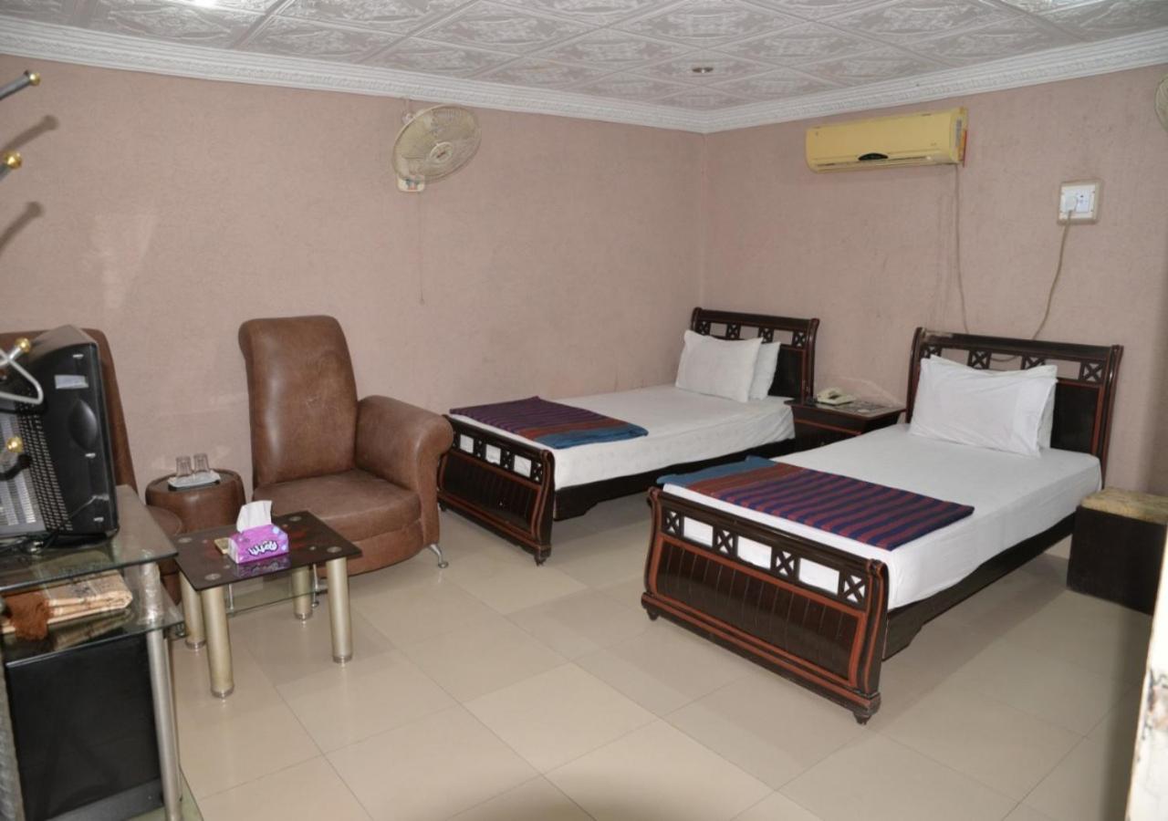 Step Inn Hotel Sukkur Exteriör bild