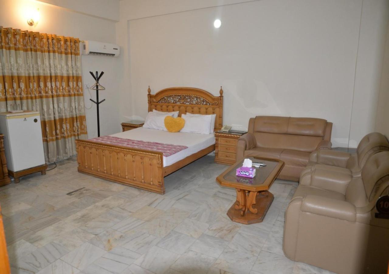 Step Inn Hotel Sukkur Exteriör bild