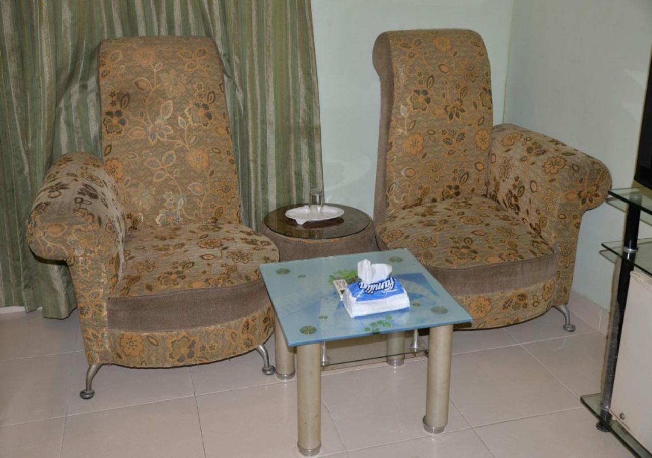 Step Inn Hotel Sukkur Exteriör bild